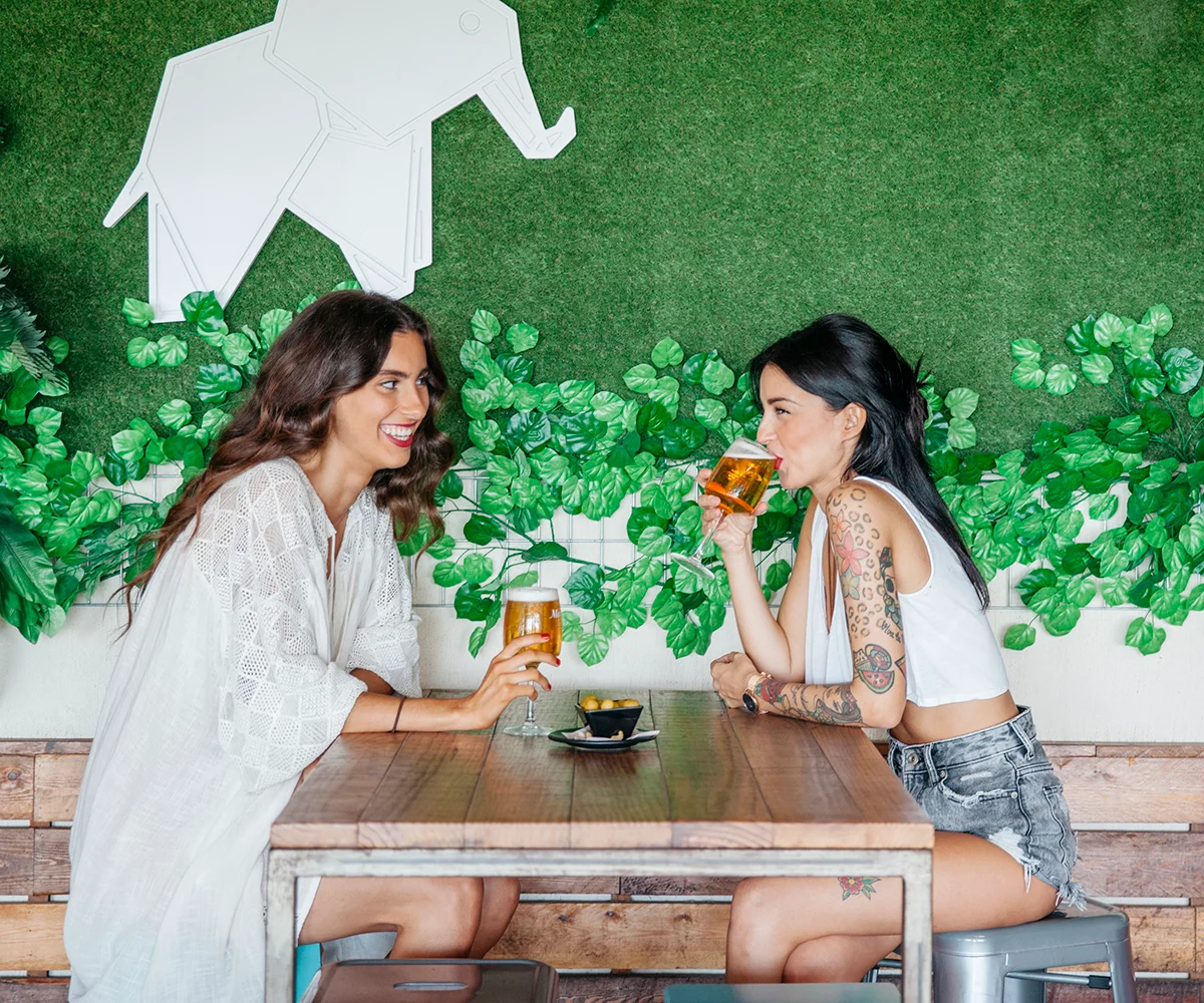 หญ้าเทียมสำหรับร้านกาแฟ มุมถ่ายรูปที่ลูกค้าต้องชอบ
